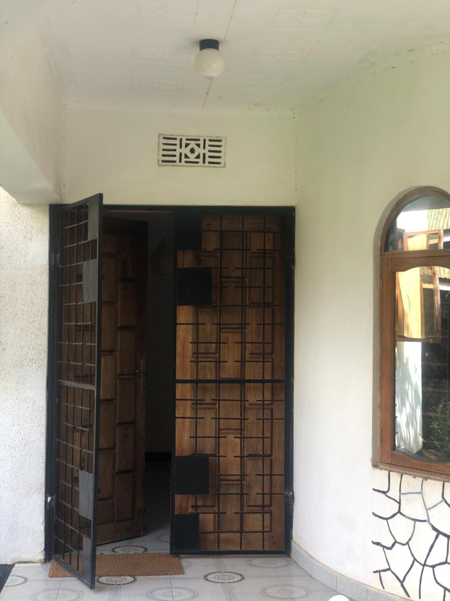 Bed and Breakfast Safari Adventures-House à Arusha Extérieur photo